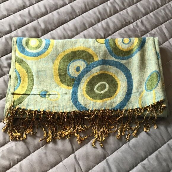 Set of 2 woman’s scarves - Picture 3 of 3